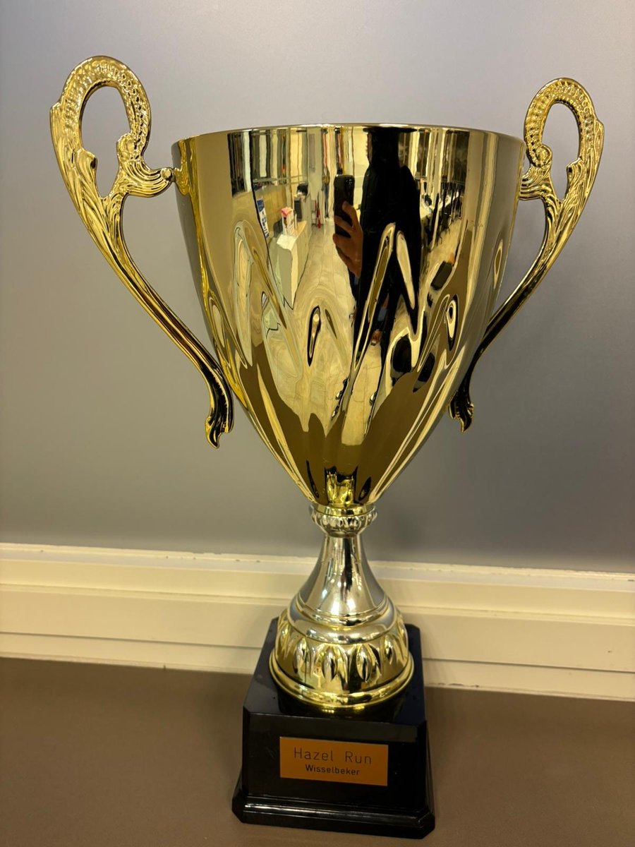 Afgelopen vrijdag nam politie CARMA deel aan de Hazelrun, georganiseerd door Parket Limburg.

Met 11 collega’s legden we 3 uur lang zoveel mogelijk rondjes af in en rond het gerechtsgebouw van Hasselt.

De wisselbeker is voor minstens één jaar te bewonderen in onze politiezone!