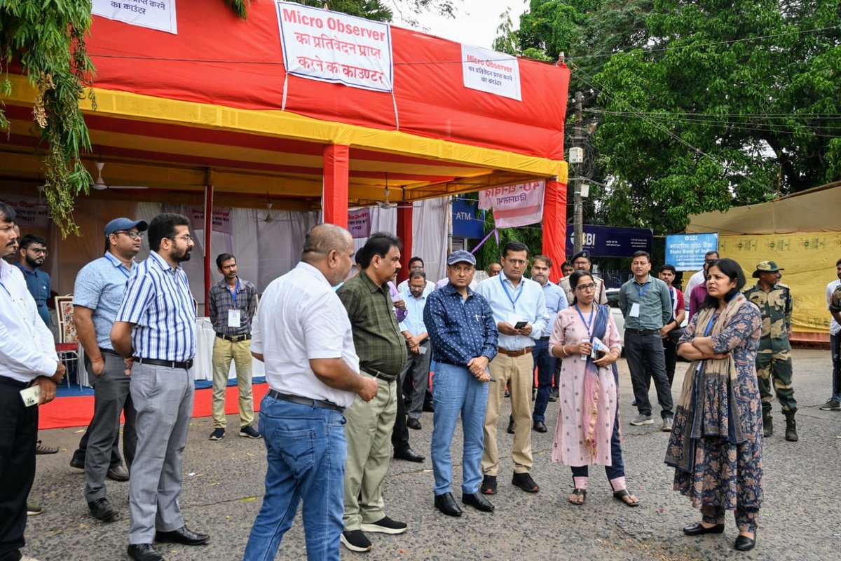 आज कृषि बाजार समिति का निरीक्षण किया और व्यवस्थाओं की समीक्षा की। विधानसभा वार बनाए गए स्ट्रांग रूम,सीसीटीवी, सुरक्षा,फायर सेफ्टी सहित अन्य व्यवस्थाओं की समीक्षा की। साथ ही मीडिया सेंटर,काउंटिंग हॉल, ऑब्जर्वर चैंबर, आर.ओ. चेंबर में हाई स्पीड इंटरनेट कनेक्शन लगाने का निर्देश दिया।