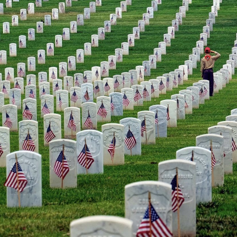 🇺🇸 Today we Americans remember and honor our military men and women who lost their lives in the hope that our people may always live with freedom and liberty. #MemorialDay