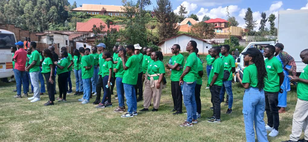REMA_Rwanda's tweet photo. @RamsarConv @EnvironmentRw @RccdnRwanda @UNEP @UNDP_Rwanda @RwandaForestry @Lands_Rwanda Young people from universities, civil society, and media are gaining valuable insights from our tour and campaign to protect Rugezi Wetland.
Together, we’re fostering a deeper understanding of environmental conservation. 🌿
#NationalEnvironmentWeek #WorldEnvironmentDay https://t.co/AAF37cqxPk