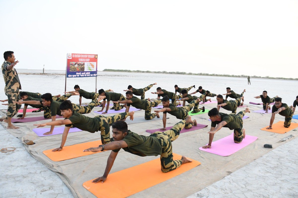 airnewsalerts's tweet photo. 5th edition of 3-day #BSF boot camp concludes at Border Outpost Suigaom in Banaskantha district, Gujarat for 20 students of Rashtriya Raksha University, Lavad, Gandhinagar. https://t.co/KysvMf1HG2