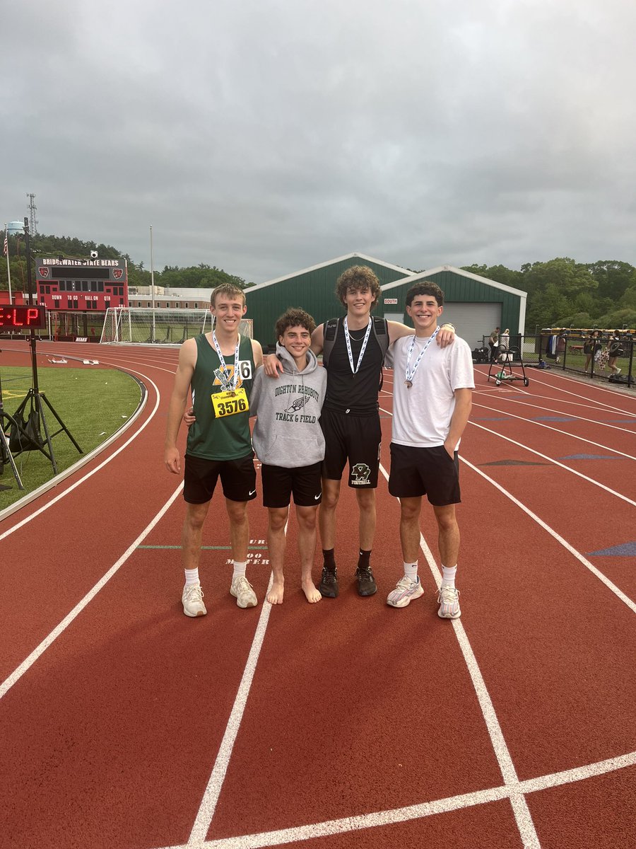 D_R_TF's tweet photo. 🚨 SCHOOL RECORD ALERT 🚨
Matty, Seamus, Joel, and Will struck again, taking down the 4x400m relay record set in 2011 with a time of 3:30.27.
Earlier this season, the same four broke the 4x200m relay record.
Incredible!
#DRTF https://t.co/Bzr9G7O5rU