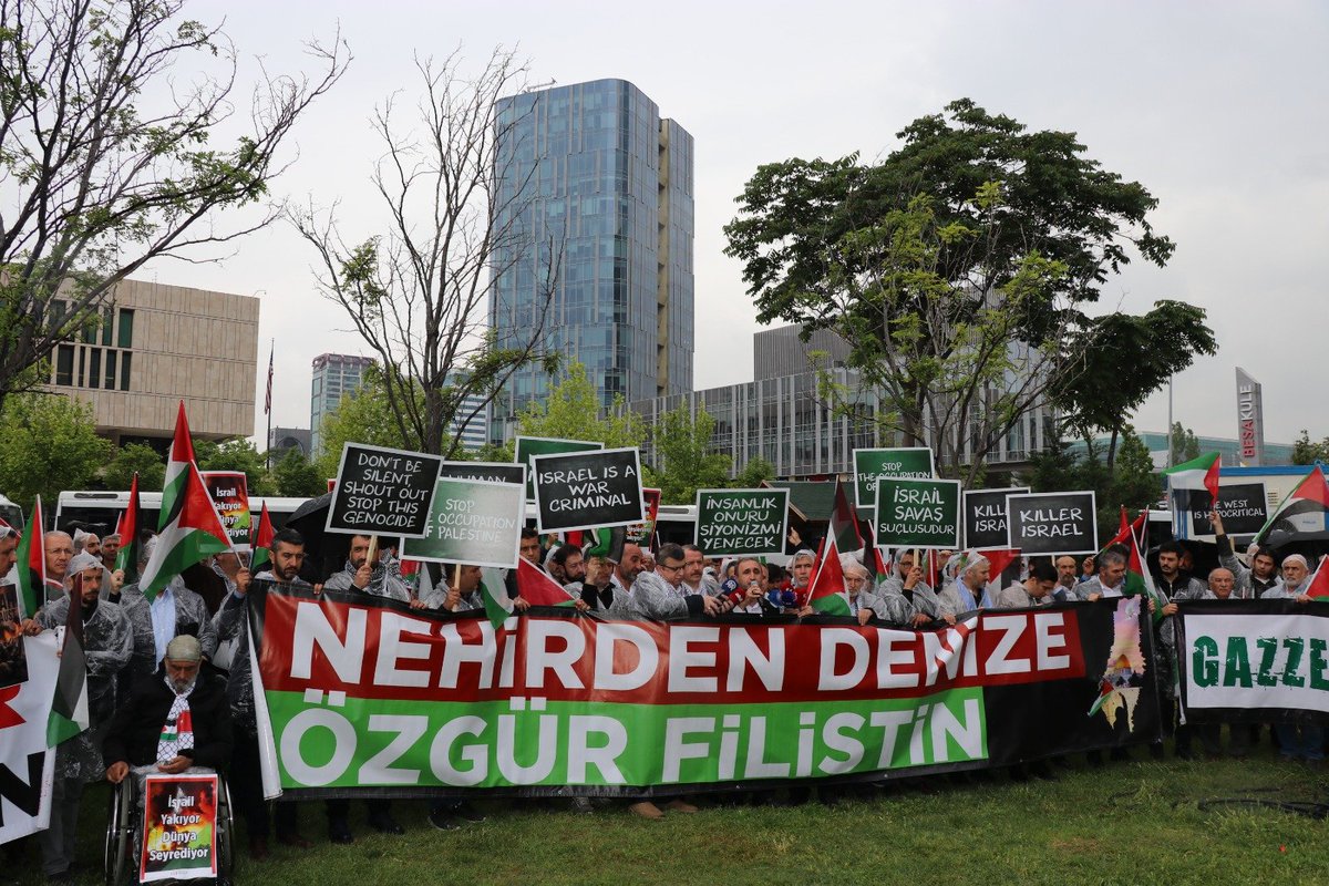 Genel Sekreterimiz ve Gaziantep Milletvekilimiz Sayın Şahzade Demir, bugün Ankara Filistin Dayanışma Platformu tarafından ABD Büyükelçiliği önünde düzenlenen Refah çadırkent katliamı protestosuna katılarak bir konuşma gerçekleştirdi.