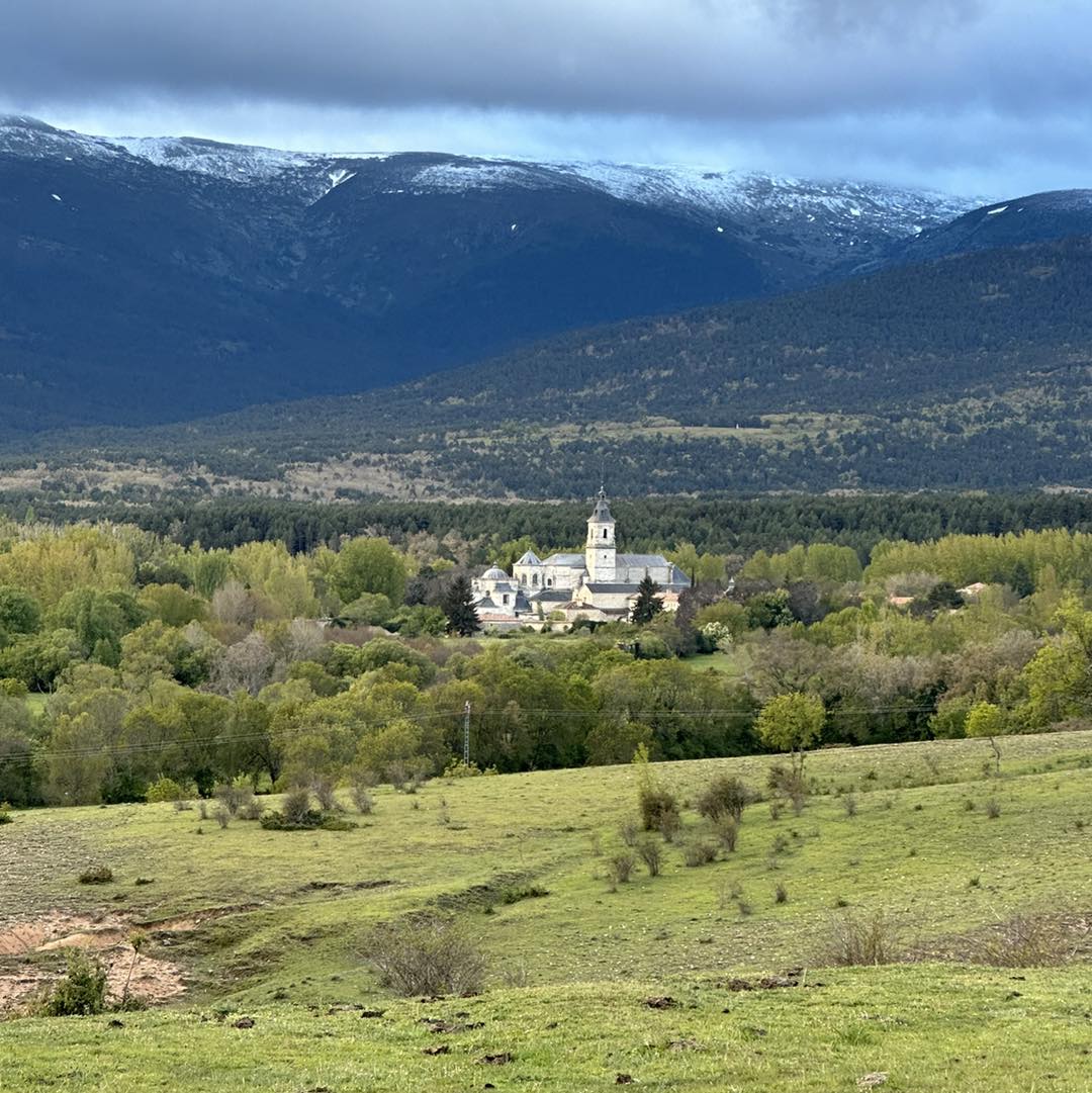 ¿Sabes qué monasterio es este? 😍

Esta preciosa foto la publica Casas Rurales Valle de El Paular, alojamientos con encanto para que desconectes en Rascafría SierraNorte.com/valle-paular

#SierraNorteMadrid #SierraNorteDeMadrid #MeQuedoContigoMadrid #sierrademadrid #MadRural