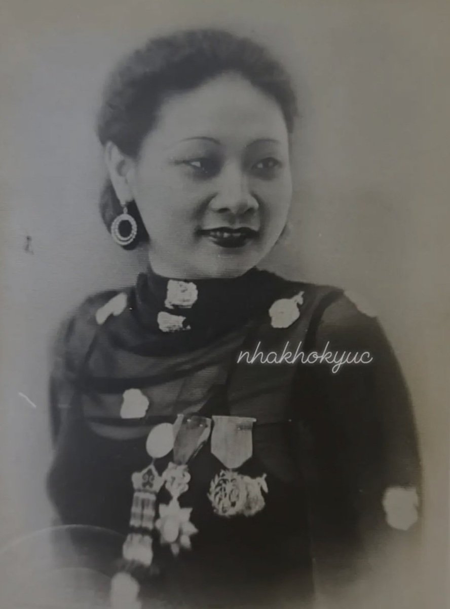 _Pho_Ngan's tweet photo. Trương Phụng Hảo (Phùng Há) (1911-2009) - One of the famous singers and one of the pioneers in the early traditional "Cai Luong" music and theater arts in Vietnam.💁‍♂️ https://t.co/V8qQX7siHN