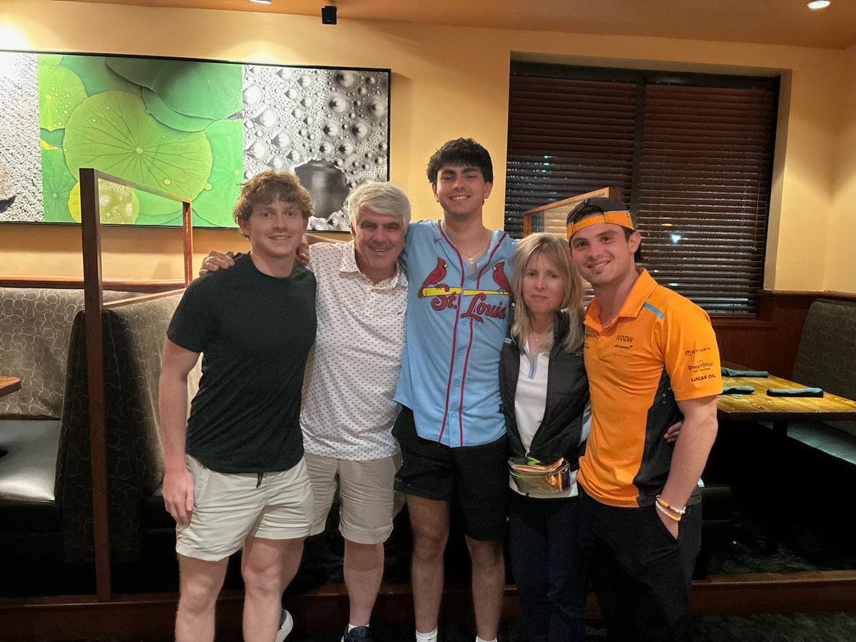 Met @PatricioOWard as he was having dinner after earning 2nd place #Indy500 and he's a total champ on and off the track

🏎️📸 Thanks for the pic with my fam, Pato!

You're officially my #1 in car racing 🏁💪 @Indycar @ArrowMcLaren  #PatoOWard