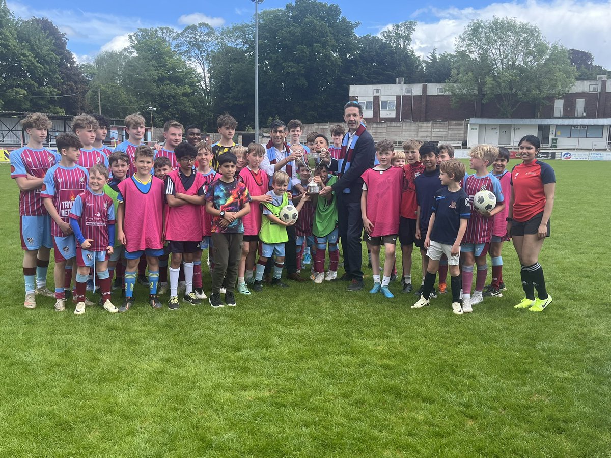 Nice to have @RishiSunak at @cheshamutdfc today. A great opportunity for the kids who were here to meet him at a very important time for his party! #Election