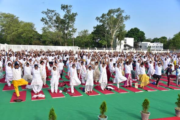 ➡️More than 7,000 Yoga Enthusiasts Practiced Yoga during the 25th Countdown to International Yoga Day 2024

➡️Thousands of yoga enthusiasts from all walks of life participated in the 'Yoga Mahotsav' event in Bodh Gaya

Read here: pib.gov.in/PressReleseDet…

#Yoga #YogaDay2024