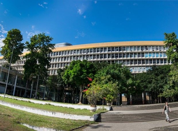 Finalmente, é imperativo que o Ministério da Educação e demais órgãos responsáveis pelo financiamento da UFRJ respondam de forma clara e honesta qual é o projeto do governo para a maior universidade federal do Brasil.

Sistema Integrado de Gest�o Acad�mica
Superintend�ncia ger