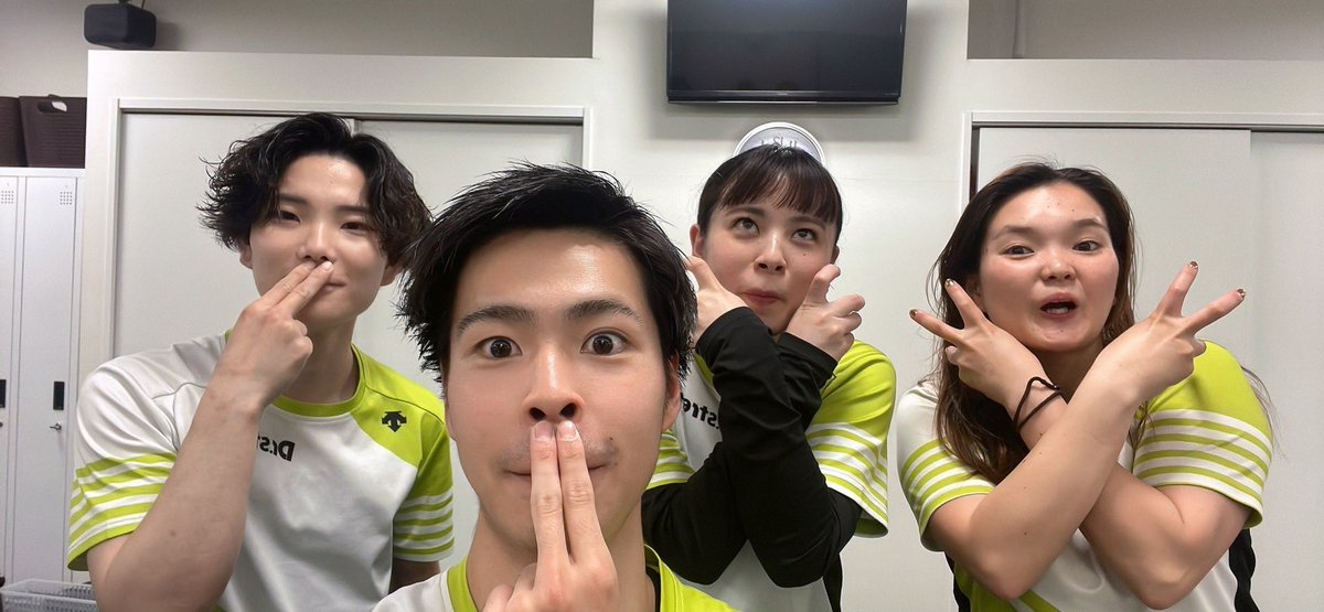 1997_kimgori's tweet photo. 舟さんのストレッチ
舟さんの笑顔
舟さんのあいさつ
舟さんの汽車ポッポ

どれも最高で
かっこよかったです😎🤍🔥

3時間に色々ありすぎて
お腹いっぱいの1日となりました🥳🫶

#そろそろ岩1
楽しみですね🥰🥰 https://t.co/iU50iabkz6