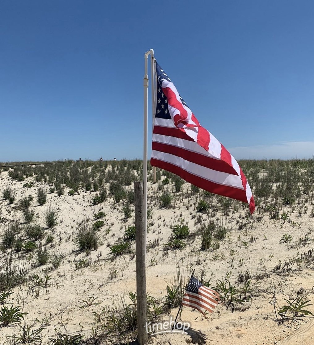 KatMasterson11's tweet photo. On this Memorial Day, we honor and remember the brave men and women who have served and sacrificed for our country. 🇺🇸🇺🇸🇺🇸 https://t.co/fW5aSiT2Uo