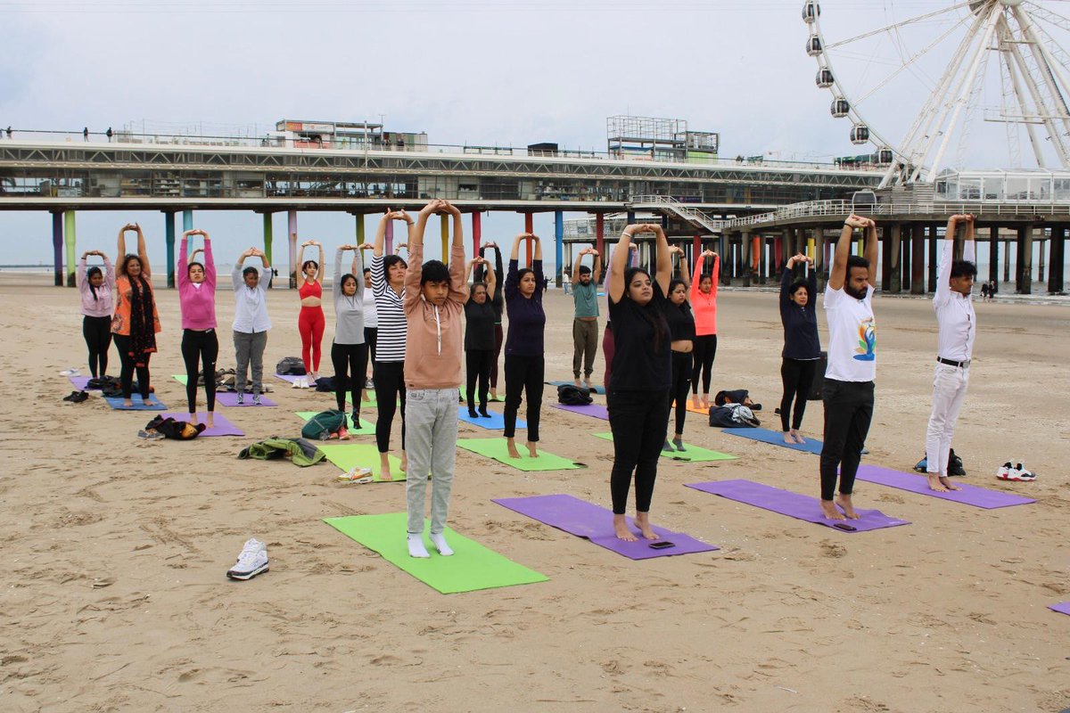 #IDY2024: A Curtain Raiser event to the International Day of Yoga was organised by Embassy of India & @iccr_theHague at the Scheveningen beach, The Hague #InternationalDayofYoga @IndianDiplomacy @iccr_hq @moayush