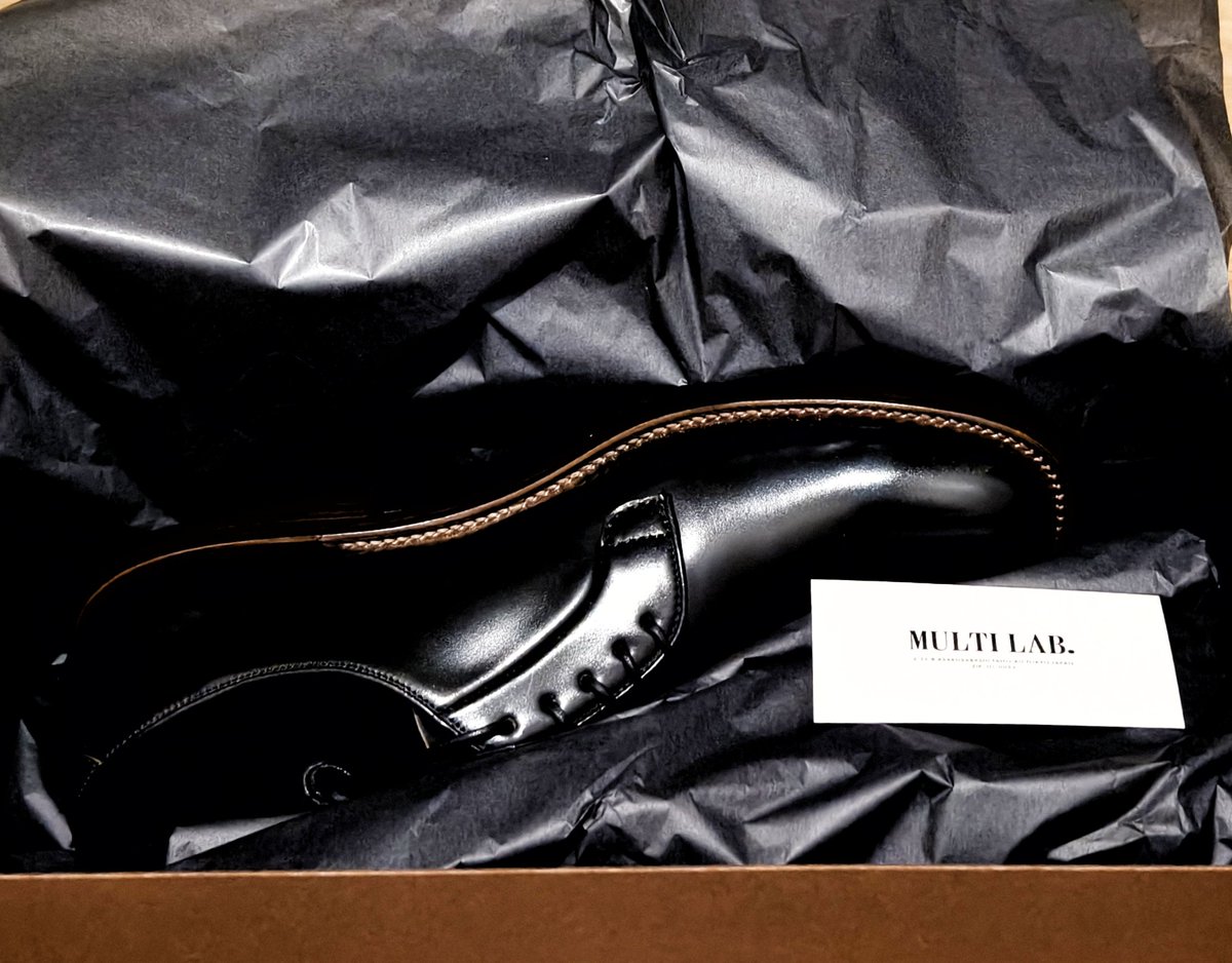 昨日は<a href="/multilab/">Multilab Consulting</a>.estへ行ってLIGHTBULBの靴を試着して注文していたmulti lab.の靴を受け取って帰ってきた。何を言っているかわからない。