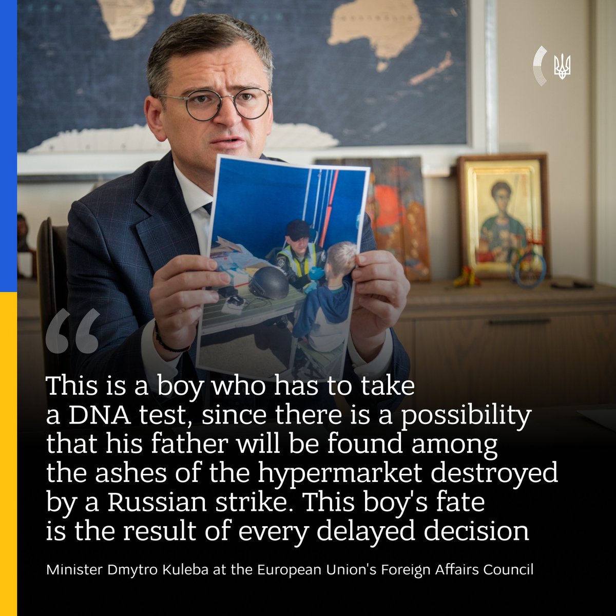 💬 'There is no time for reflection, we need action,' – 🇺🇦 Minister @DmytroKuleba took part in the EU Foreign Affairs Council meeting where he showed a photo of a boy from Kharkiv, whose father could have been among those killed in the hypermarket destroyed by Russians on May 25.