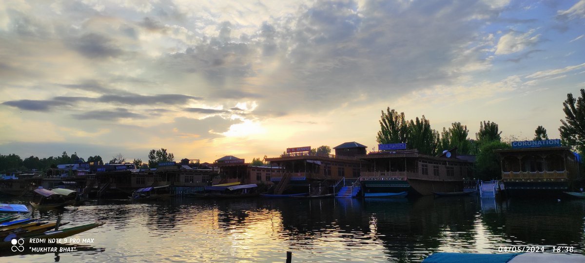 DVR3V03V0M's tweet photo. #Kashmir in my #Lens https://t.co/3H9cmWROhF
