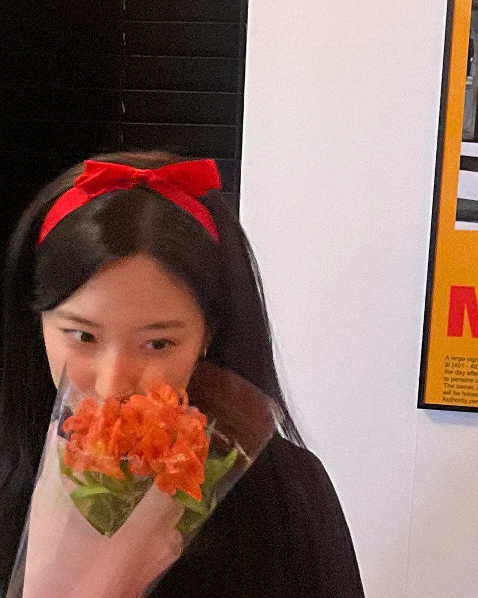 sceungkwan's tweet photo. happy bornday, princess @weekyyeon https://t.co/WGU3nikscR