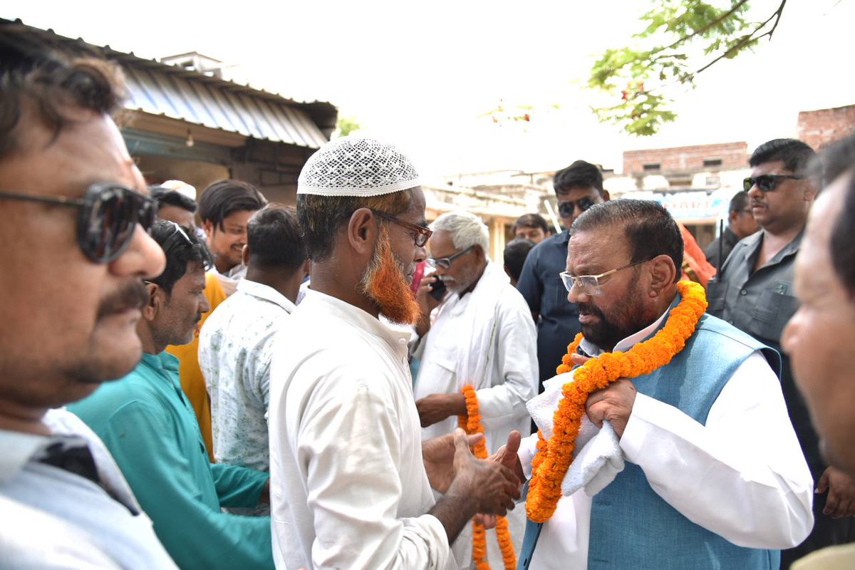 कुशीनगर की जनता रही पुकार, गन्ना किसान अबकी बार !
अपना वोट न करो बेकार, उखाड़ फेको भाजपा सरकार ! 
विधानसभा पडरौना के जनसम्पर्क मे लोगों का मिल रहा अपार समर्थन !
याद रहे 1 जून को छठवा खाना गन्ना किसान का बटन दबाना !

@SwamiPMaurya 

#voteforchange2024 #LokSabhaElections