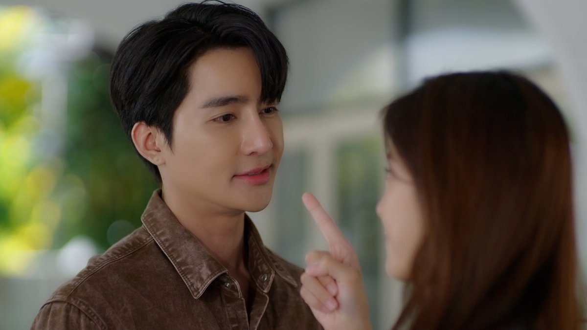 PloysYearbookTH's tweet image. เรื่องนี้มันแปลกๆ นะ 😳 #PloysYearbookEP15
@NamtanTipnaree @Earth_Pirapat @ppunpunsutatta @filmracha