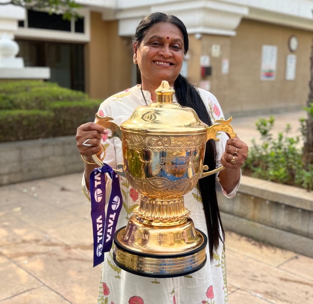 Shreyas Iyer's mother with IPL Trophy. 💜 - A lovely picture.