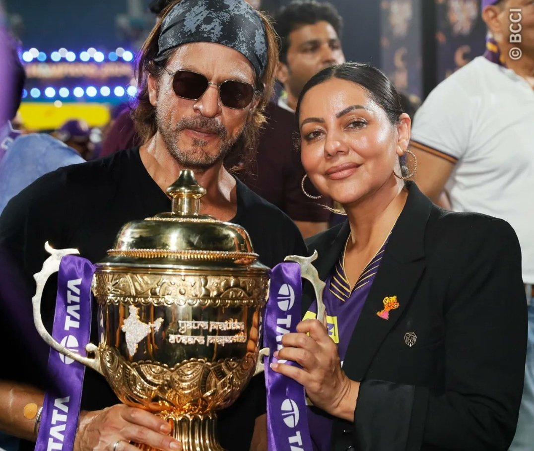 We KKR fans are very lucky to have King Khan as our owner, The IPL 2024 Trophy winning moment is a proper gift for him. 💜💜🏆

#ShahRukhKhan #KingKhan #KKRvSRH #KKRvsSRH #IPL2024 #TATAIPL2024 #IPLFinal #IPLFinale #TATAIPLFinal