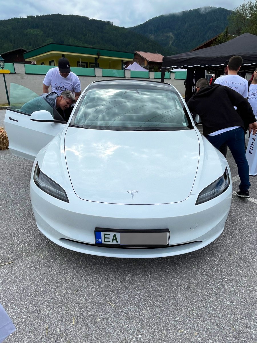 Kristennetten's tweet photo. Test drove a European refreshed model 3 😀

What a smooooooth ride — So quiet &amp; the seats are so comfortable! https://t.co/mRz6OJ9k6F