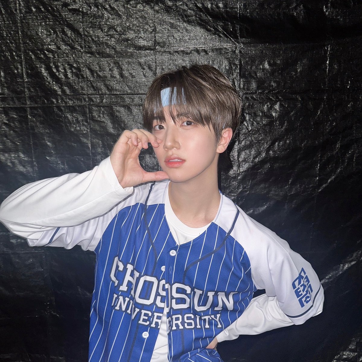 CRAVITY_twt's tweet photo. 오늘도 즐거웠다💙💙 
#원진 #조선대학교 https://t.co/mEY38fpSaJ