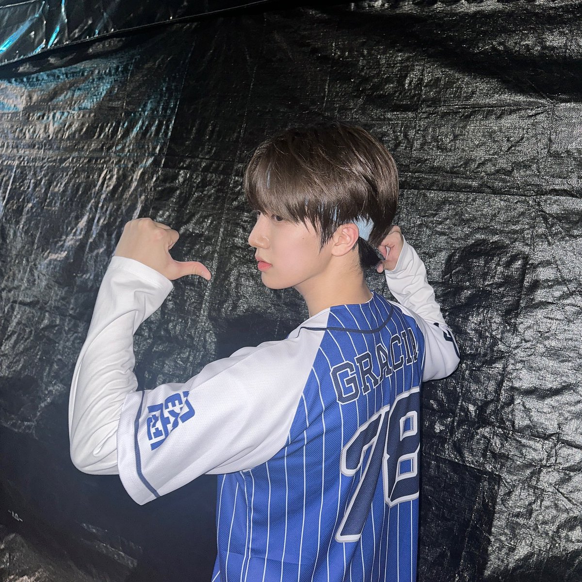 CRAVITY_twt's tweet photo. 오늘도 즐거웠다💙💙 
#원진 #조선대학교 https://t.co/mEY38fpSaJ