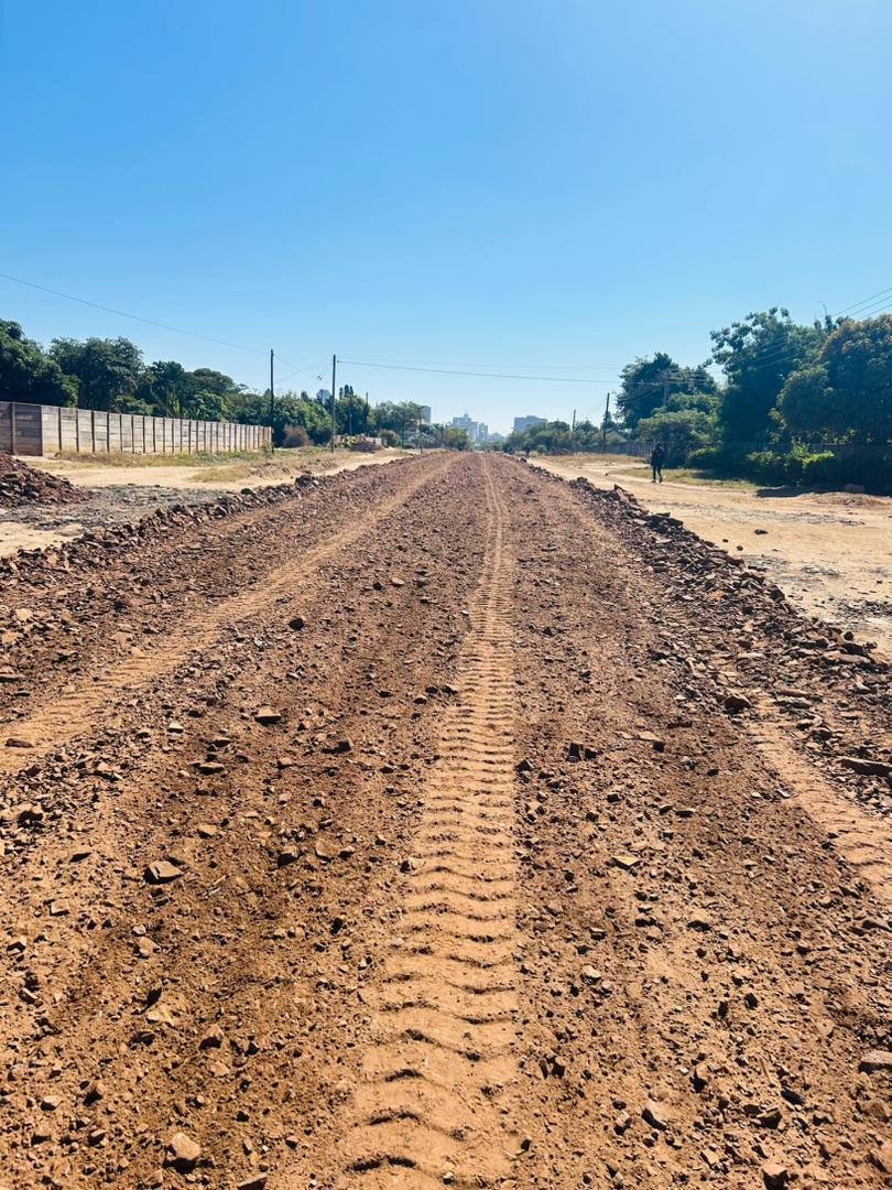 #ROAD WORK UPDATE!
Base preparation underway on Dieppe Traffic Circle to ZRP (Braeside Primary School), behind Ok Mart (Chiremba Road). Laying the groundwork for safer, smoother roads #InfrastructureDevelopment 
#RoadConstruction 
Stay tuned for more updates on this project!