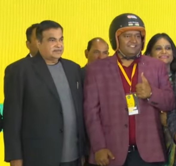 helmet_man_'s tweet photo. केंद्रीय सड़क-परिवहन एवं राजमार्ग मंत्री श्री @nitin_gadkari सर को जन्मदिवस की हार्दिक बधाई एवं शुभकामनाएं।
हम आपके सदैव स्वस्थ, ऊर्जावान एवं दीर्घायु रहने की कामना करते हैं।
#NitinGadkari #Birthday #Greetings #Helmetman #HappyBirthdayNitinGadkari
#Highwaymanofindia https://t.co/RBJKB6F2wF