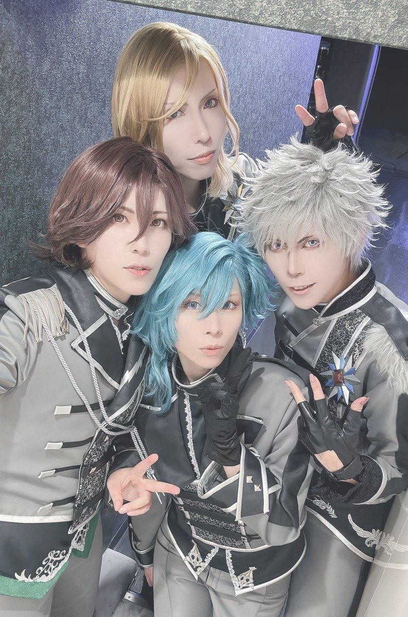 eniyan0508's tweet photo. 【こすぷれ】今日は漬物メンツでカルナイだったよ~🥳念願のライエモ✨💃✨もぎゅもぎゅ写真ぺたり！ https://t.co/WLG9ULUcZy