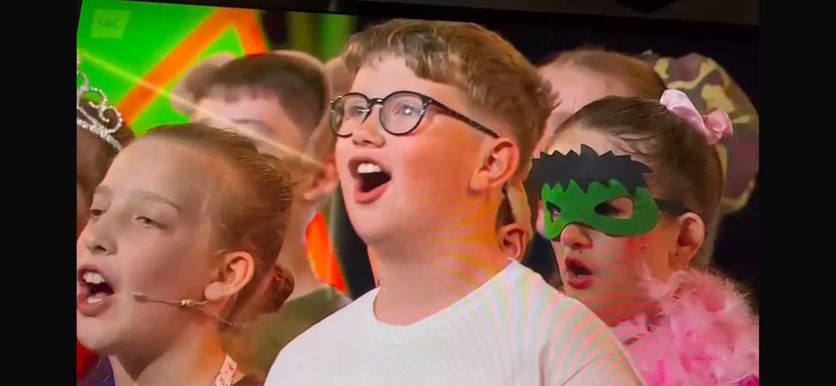 Ysgol Bro Eirwg (@broeirwg) on Twitter photo Am berfformiad arbennig 🤩⭐️🤩 Ysgol balch a hapus heddiw <a href="/Urdd/">Urdd Gobaith Cymru</a> <a href="/UrddCaerdyddFro/">Urdd Caerdydd a'r Fro</a> What a performance, we are so proud 👏👏 Am berfformiad arbennig 🤩⭐️🤩 Ysgol balch a hapus heddiw <a href="/Urdd/">Urdd Gobaith Cymru</a> <a href="/UrddCaerdyddFro/">Urdd Caerdydd a'r Fro</a> What a performance, we are so proud 👏👏