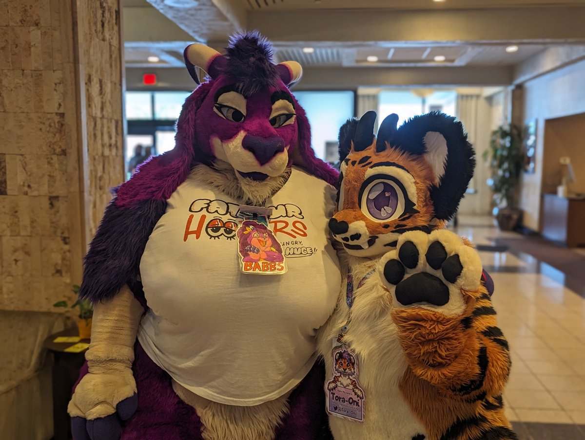 @BabbstheGoat thank you for letting me take a photo with you. 🧡💜
