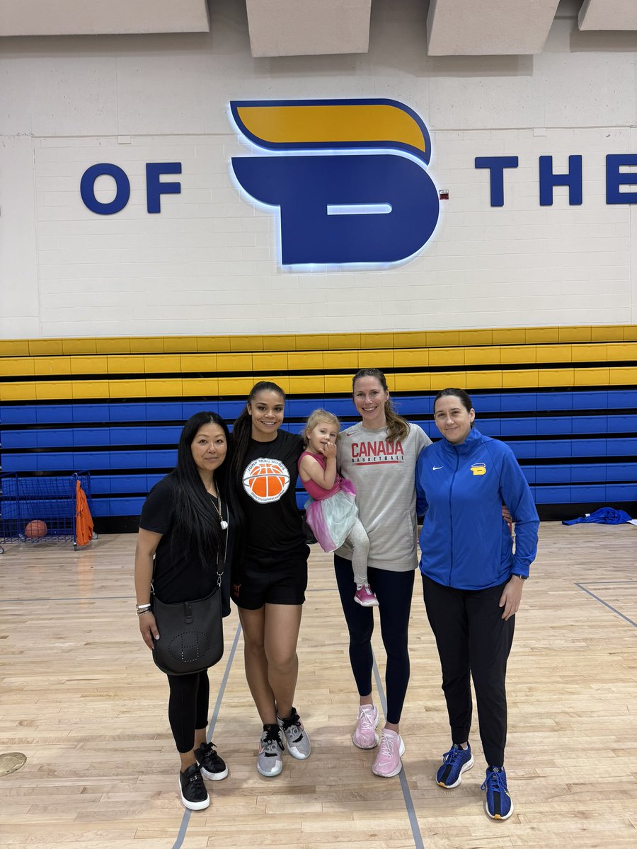 jump_thru_hoops's tweet photo. Grateful for trailblazers who continue to advocate for women in sports. @8kimsmith https://t.co/lbg95K1jgc