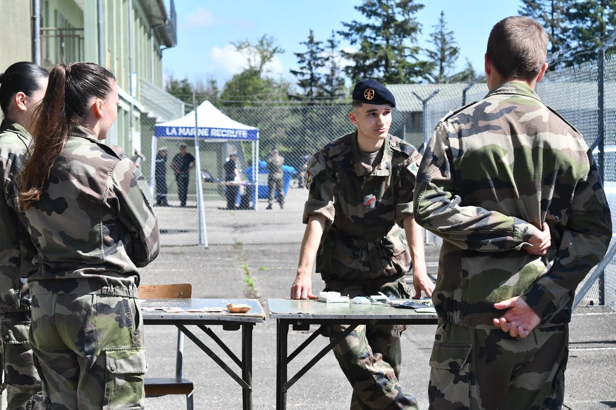 Avec les officiers de réserve de Mulhouse la @DFBrigade et @152eRI pour le Rallye des lycéens à Meyenheim ce samedi. Plus de 80 jeunes qui ont découvert le métier des armes au service de la France 🇫🇷, renforçant le lien #ArméeNation en Alsace 🥨