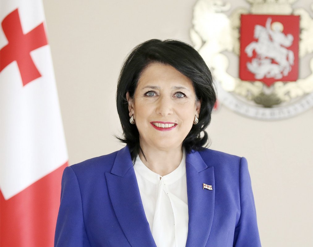 🇬🇪 President Salomé Zourabichvili's 'Georgian Charter' — a significant proposal to counteract authoritarianism and bolster democracy in Georgia. 🧵Let's explore this important initiative in this thread. #GeorgianCharter #Democracy 1/23