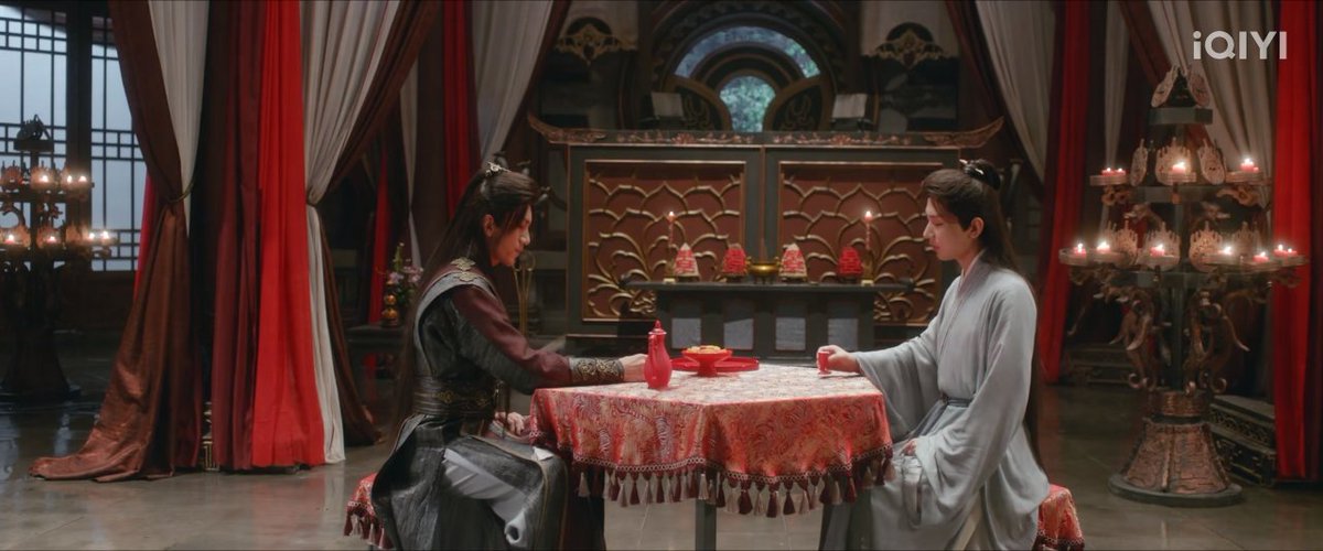 ผัวโดนฉุด  เมียไปช่วย
ช่วยเสร็จแบกผัวเข้าเรือนหอไปเลย แต่งงานกันเลยจบๆจะได้ไม่มีใครกล้ามาฉุดอีก

#หอดอกบัวลายมงคล  #ตี๋ฮวา