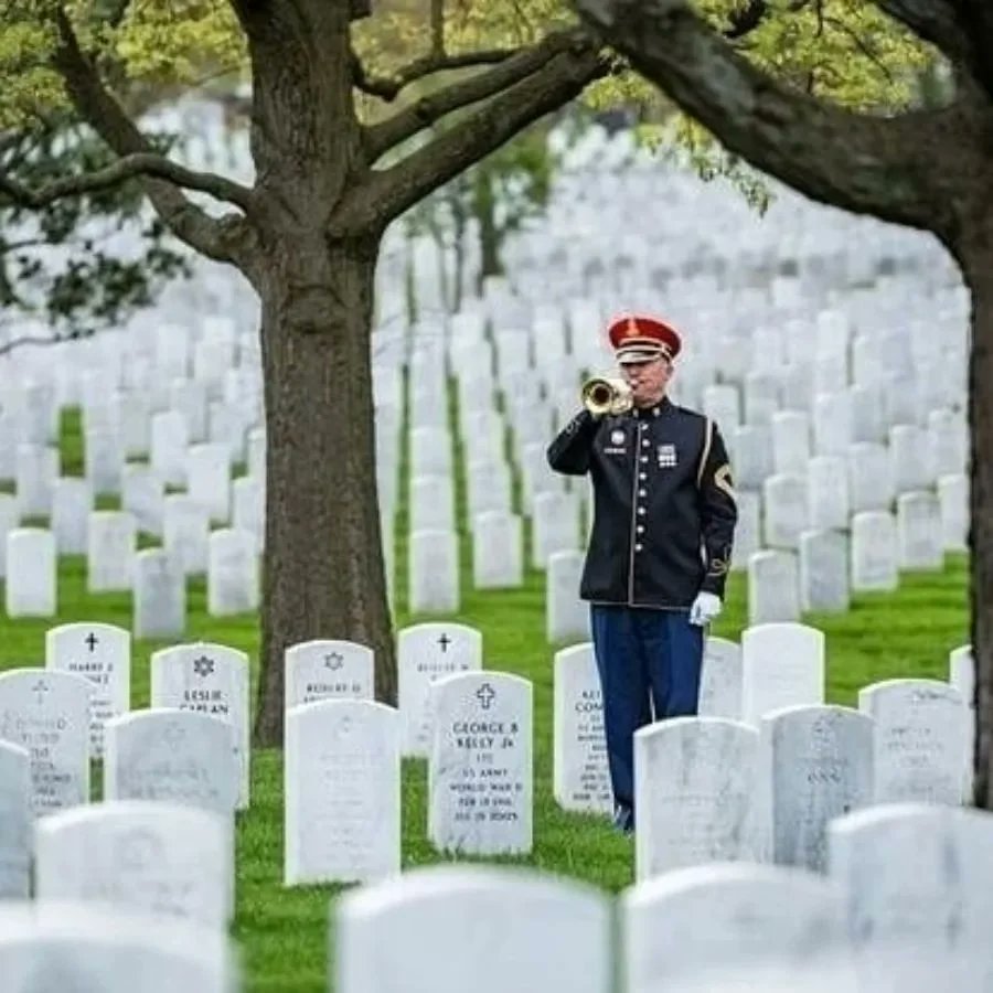 NSUDemonsVB's tweet photo. Nothing should make us more united as a country, regardless of our differences, than memorializing those that gave everything for you to be here today. Today and everyday we remember you. πΊπ²πππ€#memorialday #weremember #memorialdayweekend #nsuvb #nsula #ForkEmDemons https://t.co/6H0S5CW3bH