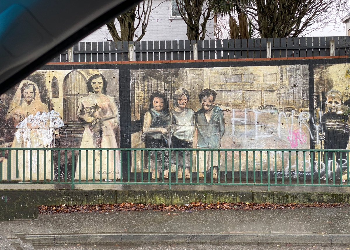 #AlphabetChallenge #WeekV
V is for …..Vintage scenes 
#StreetArt #Belfast #mobilephotography