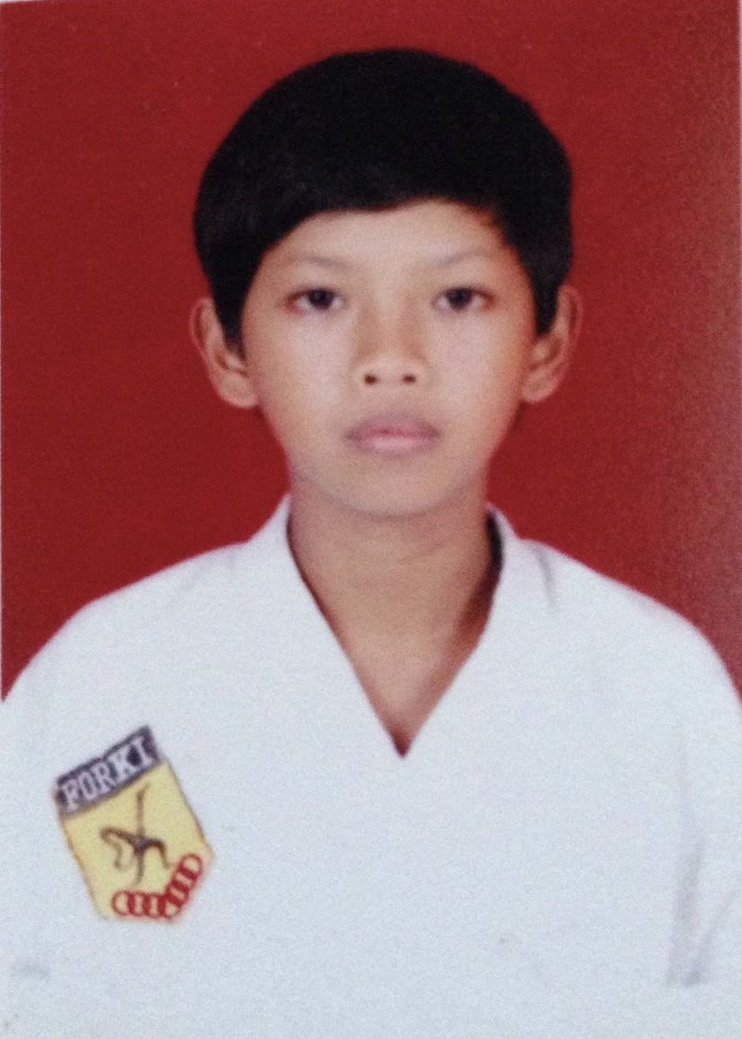 ABPlayBall's tweet image. 2008年を思い起こさせる写真🥋。この写真の私は11歳でした。九心流の青帯🔵と松濤館流の黒帯⚫️🐅
#KarateKid #KarateDo #KushinRyu #Shotokan