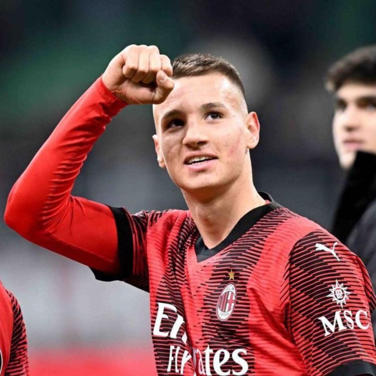 🔴⚫️⭐️ Il talento italiano, Francesco #Camarda, resterà al #Milan e firmerà un nuovo accordo con il club, decisione presa. Seguiranno presto nuovi contatti per completare l'accordo e firmare il contratto. Una mossa chiave per il Milan, visto che il più giovane esordiente in