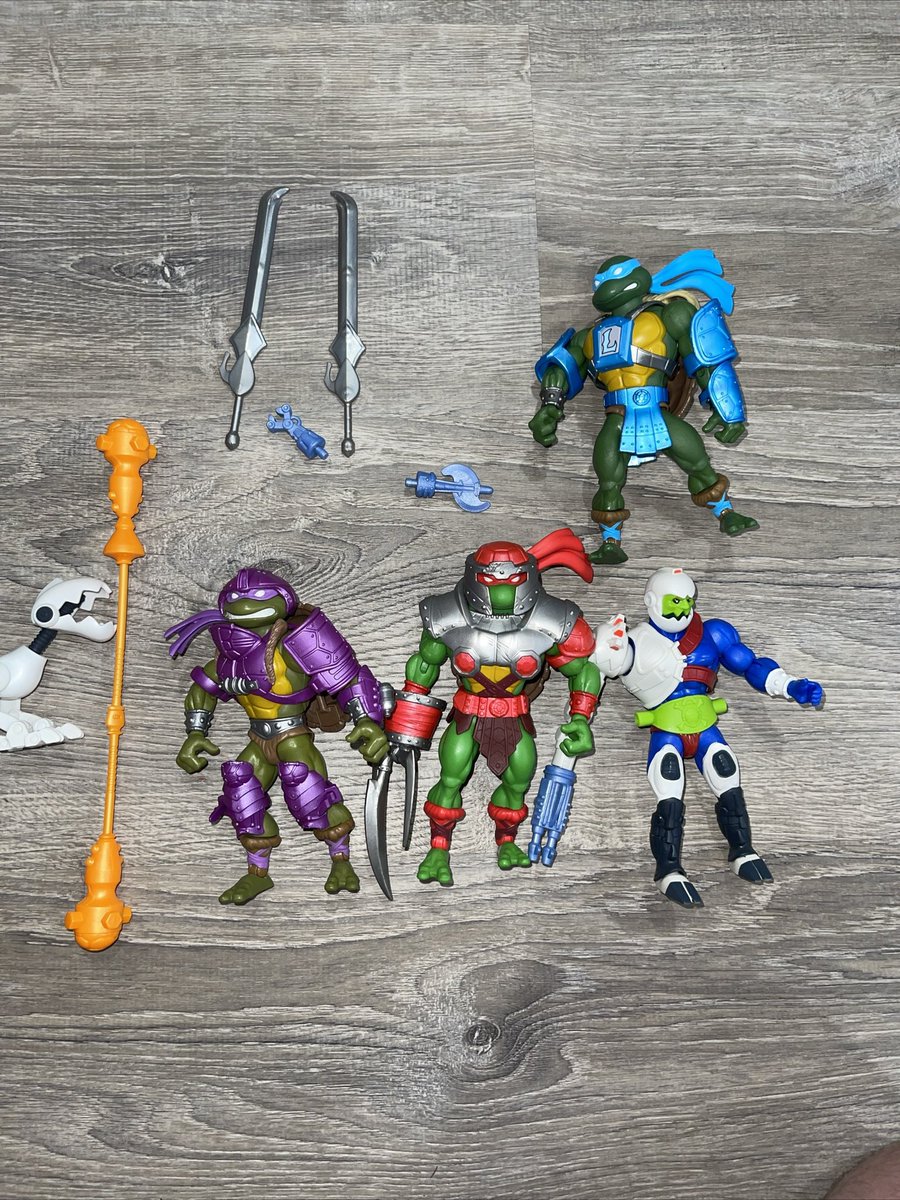 Anyone interested in the lot? Don has both boa parts but Raph is missing his extra sai. Kids just aren’t into them. Make an offer and take the lot. #collectorshelpingcollectors