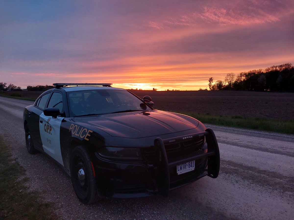 The #HuronOPP detachment area includes 126 kilometres of Lake Huron shoreline and we have some of the most beautiful sunsets in the world! Drive safely as you enjoy our County and remember, 'Traffic Safety is Everyone's Responsibility.' #OPP #huroncountyontario #saferoads ^cs.