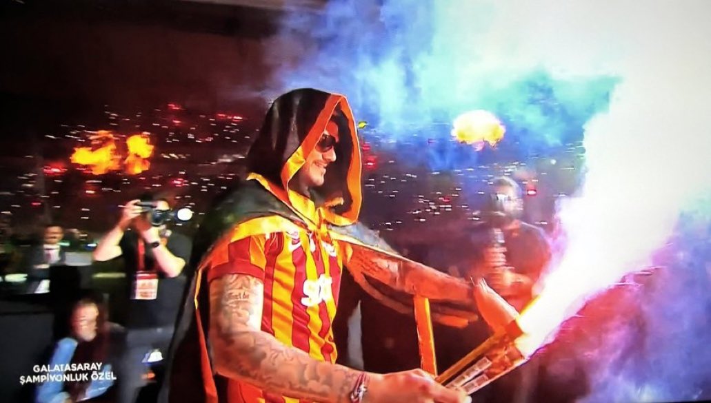 MAURO ICARDI DERİN GALATASARAY PELERİNİ İLE !!

#ŞampiyonunGalaGecesi