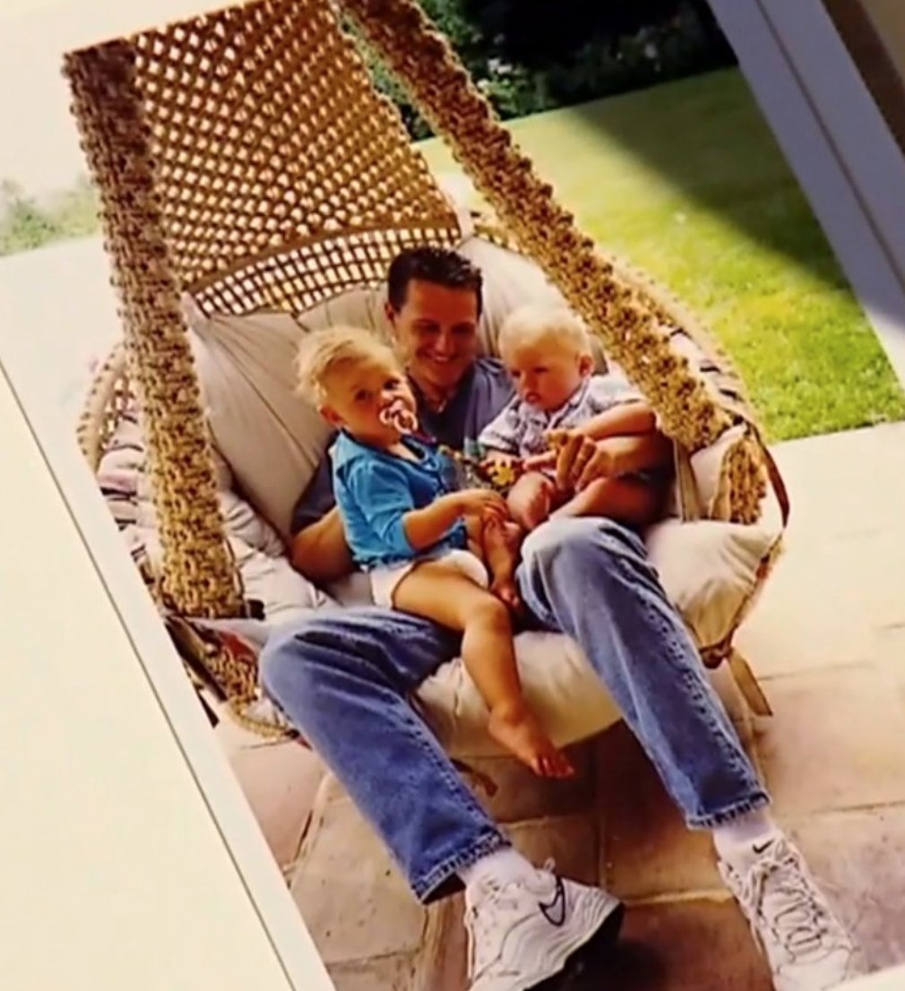 Great pic of Michael Schumacher with mini Mick & mini Max Verstappen🥰

Left= Mick
Right= Max