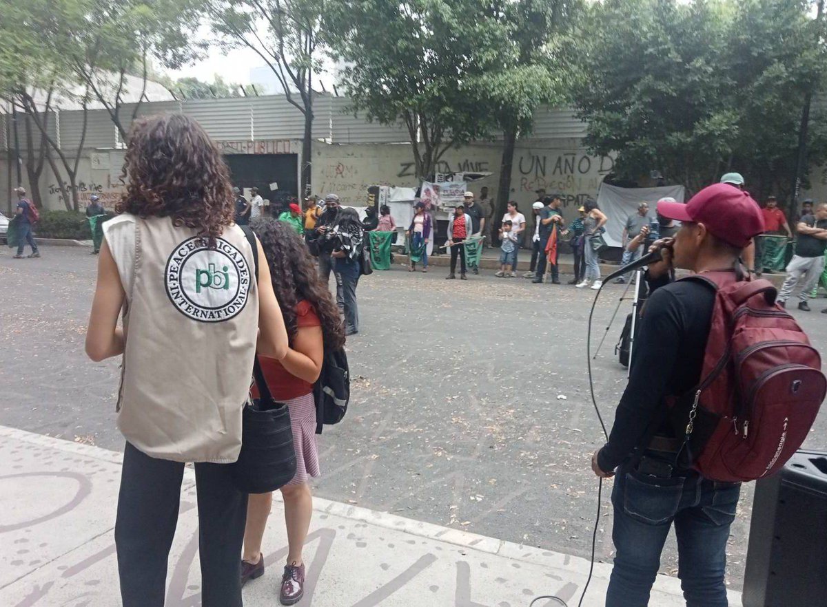 Han pasado 17 años de impunidad desde la desaparición forzada de Edmundo Reyes y Gabriel Cruz. Junto con el @ComiteCerezo acompañamos a los familiares en su reunión con la Comisión Especial de Búsqueda, dónde siguen exigiendo condiciones dignas para la investigación del crimen.