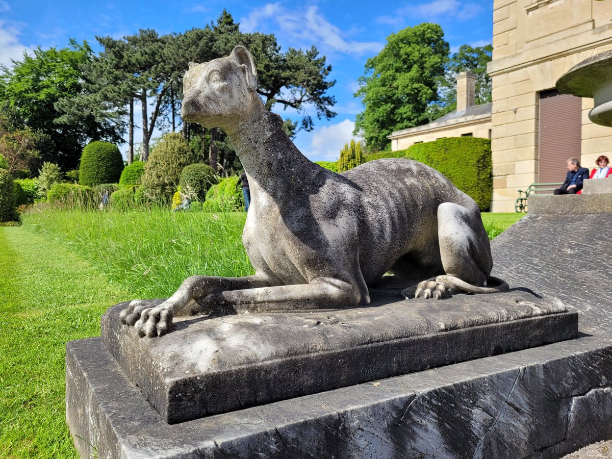 Spring sunshine at <a href="/BrodsworthHall/">EH_Brodsworth Hall</a> this afternoon.