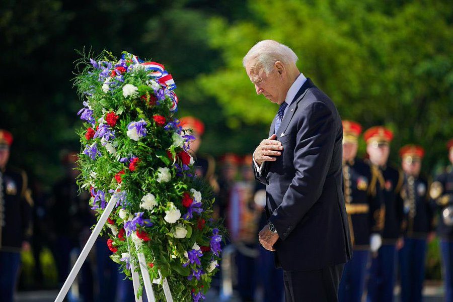 #VoteBlue #VoteBidenHarris #wtpBLUE WE THE PEOPLE On this #MemorialDay weekend, it is good to have a President that respects and honors all the brave women and men that made the ultimate sacrifice defending our great country. Joe Biden knows the courage and bravery it took for