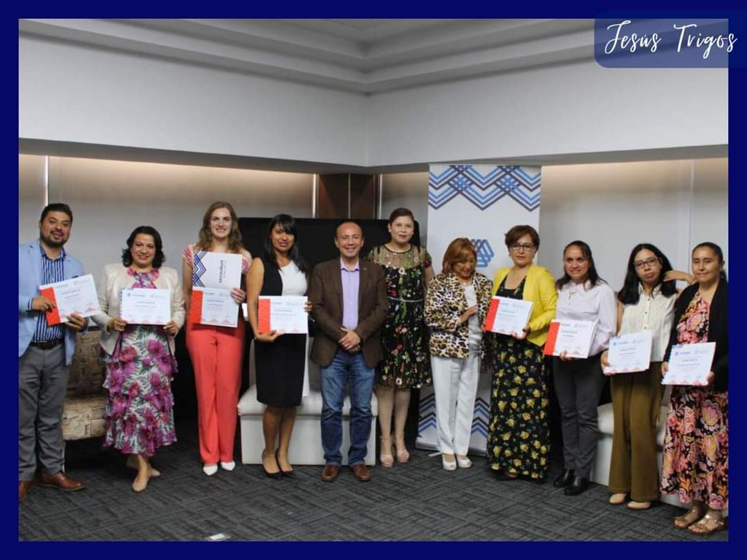 jitr_77's tweet photo. Se llevó a cabo la clausura de la Terecera Generación de la Escuela de Negocios impulsada por la Comisión de Mujeres Empresarias de @COPARMEX_Edomex

Felicito a cada uno de los graduados por la presentación de sus proyectos, con lo cual demostraron su compromiso y entrega. https://t.co/hWHElc9ZsL