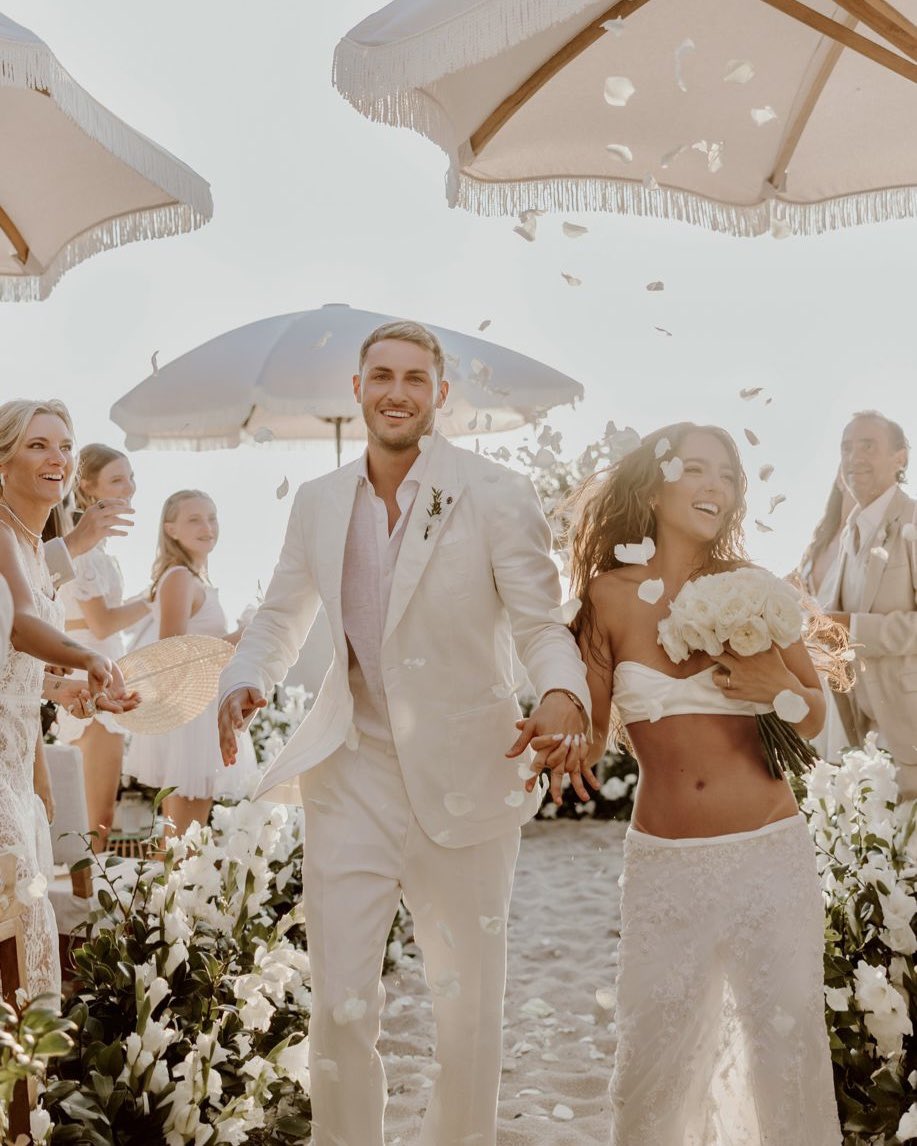 Feyenoord's tweet photo. C💍ngrats to Mr. &amp; Mrs. Gimenez! 😍 https://t.co/qyaIzeSU0C