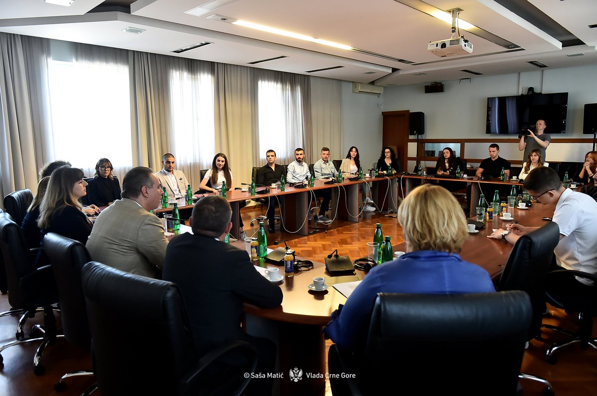 MFA_MNE's tweet photo. 🆕"Dan otvorenih vrata" Ministarstva vanjskih poslova, za studente političkih nauka, u saradnji sa #MAPSS⤵️
📍O aktuelnim temama iz oblasti vanjske politike i prioritetima Crne Gore, uz poseban osvrt na evropsku integraciju, sa studentima je razgovarao ministar Ivanović. 🎓🤝 https://t.co/S4ROR4hFkD